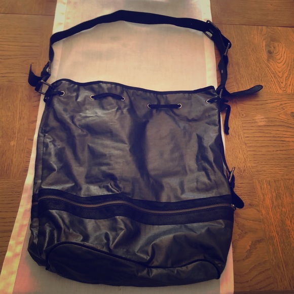 Hinge Black Metallic Multi ZIP Travel Bag - Picture 1 of 8